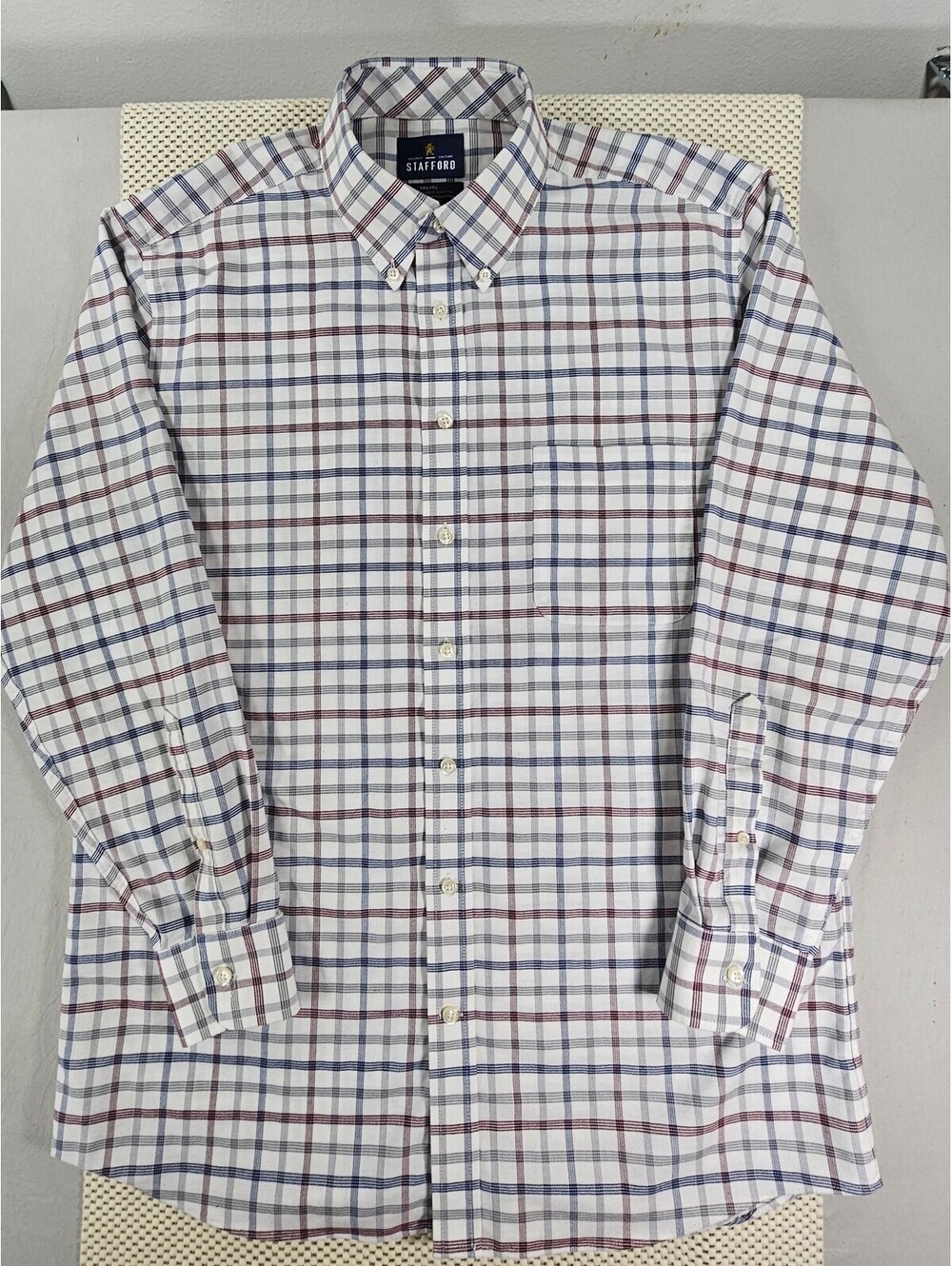 Stafford Men's Travel Wrinkle-Free Oxford Shirt. #RedWhite&Blue. Size 16 (32-33)